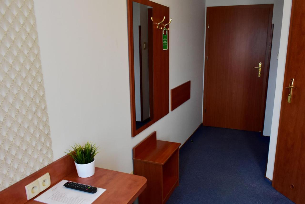 Hotel Zlote Deby Varsovia Exterior foto