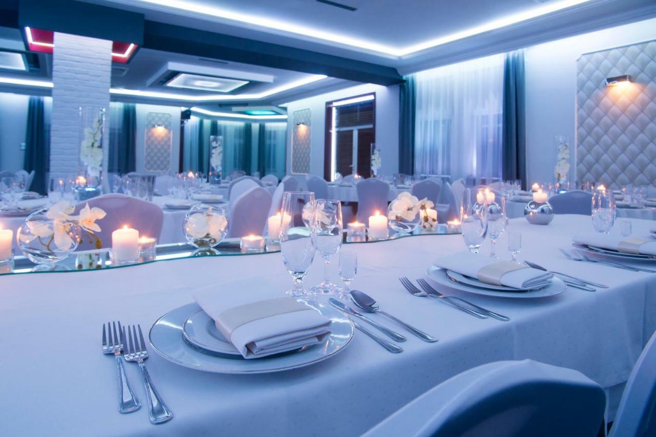 Hotel Zlote Deby Varsovia Exterior foto