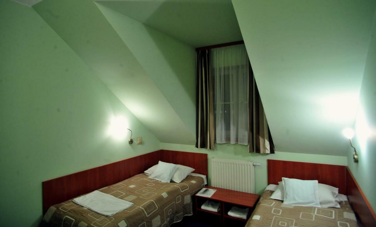 Hotel Zlote Deby Varsovia Exterior foto