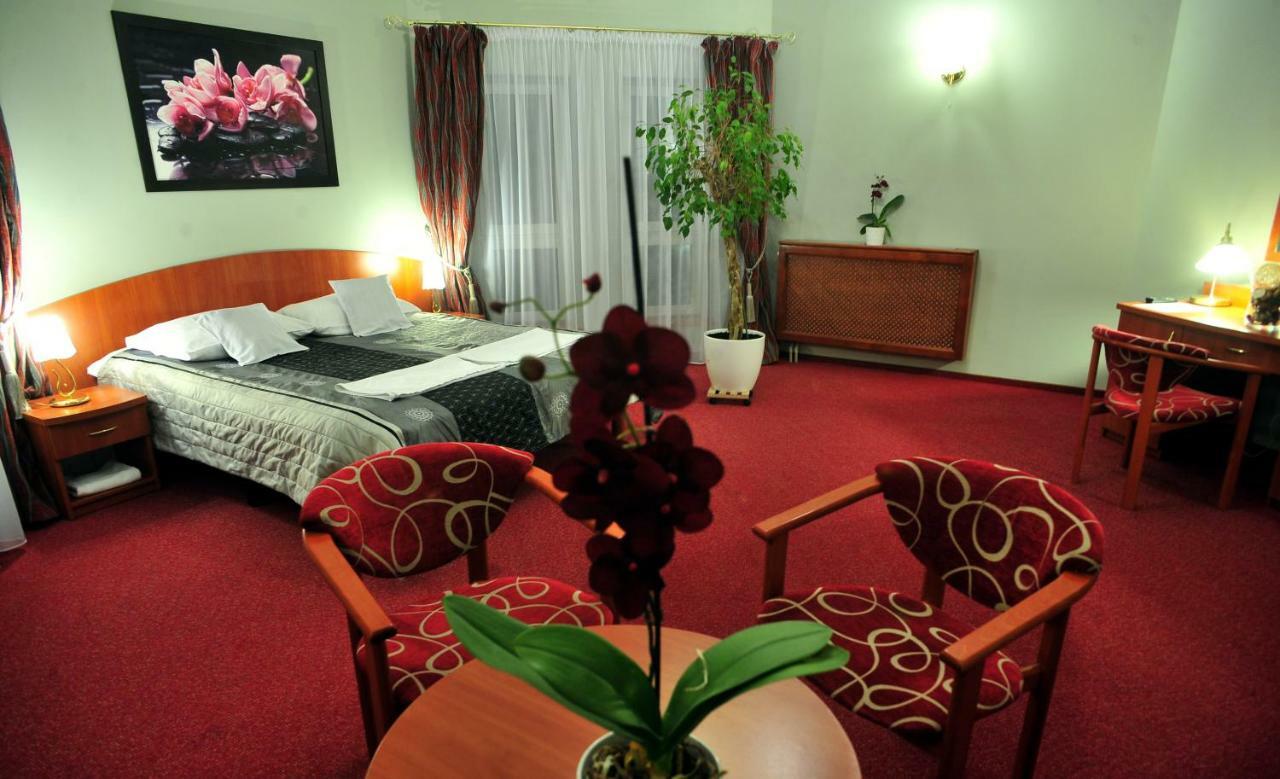 Hotel Zlote Deby Varsovia Exterior foto